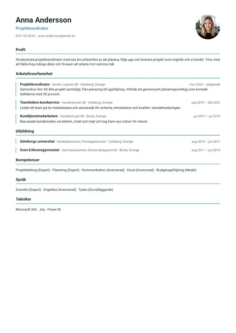 CV-mall för sommarjobb i kompakt form: namn och kontaktuppgifter överst med runt foto till höger, därefter profil, erfarenhet, utbildning och kompetenser tätt i en kolumn.