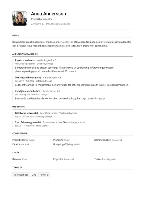 Enkel CV-mall i svartvitt med en kolumn: foto, namn och kontaktuppgifter överst, därefter profil, erfarenhet, utbildning och kompetenser.